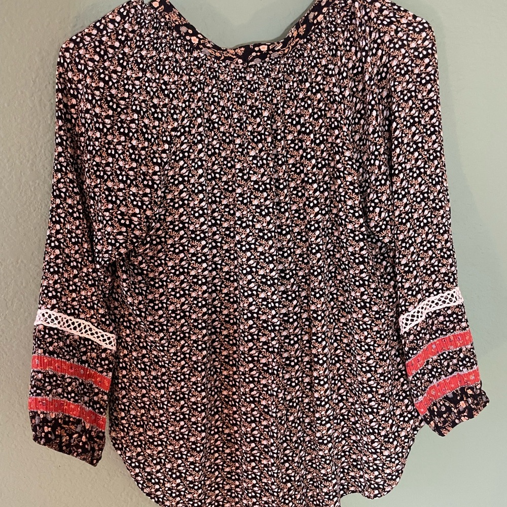 Mason & Belle | Floral Long Sleeve Tassel Blouse - Picture 5 of 7